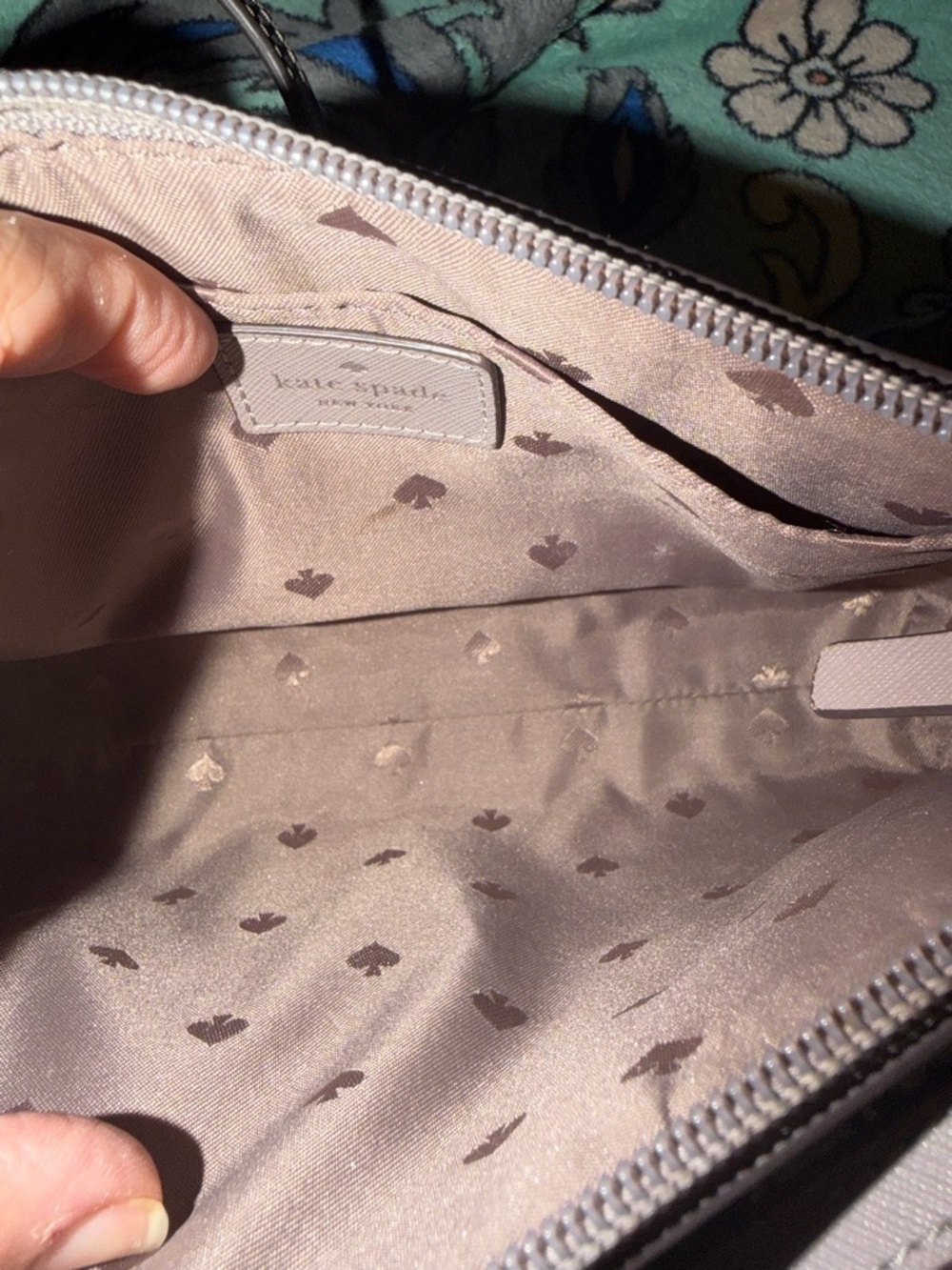 Kate Spade New York Greta Glitter court crossbody bag/grey! NWOT - Picture 5 of 14